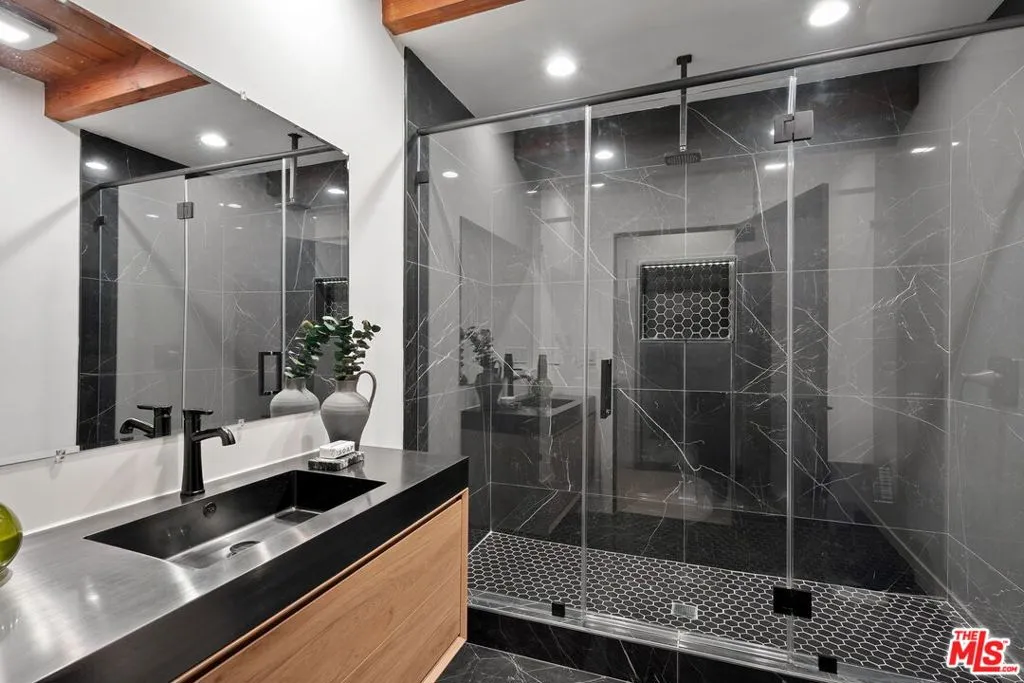 14011 Magnolia Boulevard, Sherman Oaks, California 91423 home-pic-18